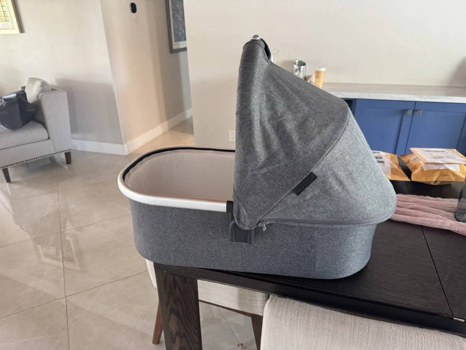 UPPAbaby Bassinet V2 Compatible with Vista, Cruz, Ridge, Minu - Charcoal Melange - Image 3 of 4