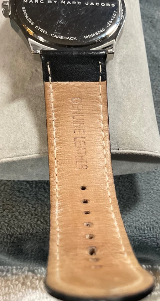 RELOJ MARC JACOBS MBM5040 HOMBRE 44mm Esfera Plateada Fecha Cuero Negro BATERÍA NUEVA Foto 4 de 4