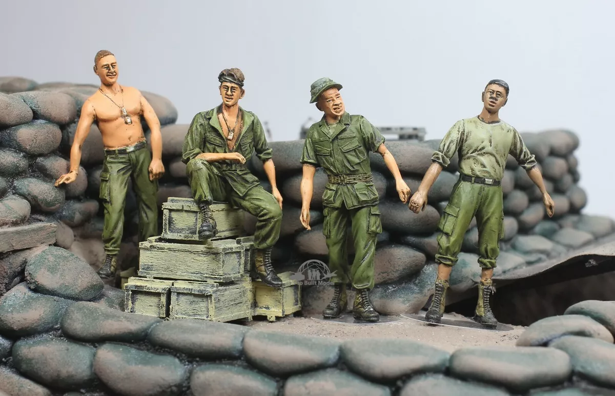 US Army Infantry at rest, Vietnam war (04 figures) 1:35 Pro Built Model