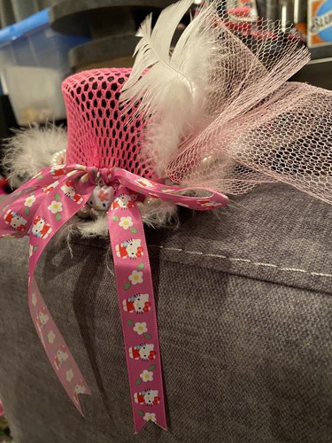 Hello Kitty Artsie Mini Zylinder Hut mit Perlen Federn Netz Spaß Make A Statement - Bild 11 von 12