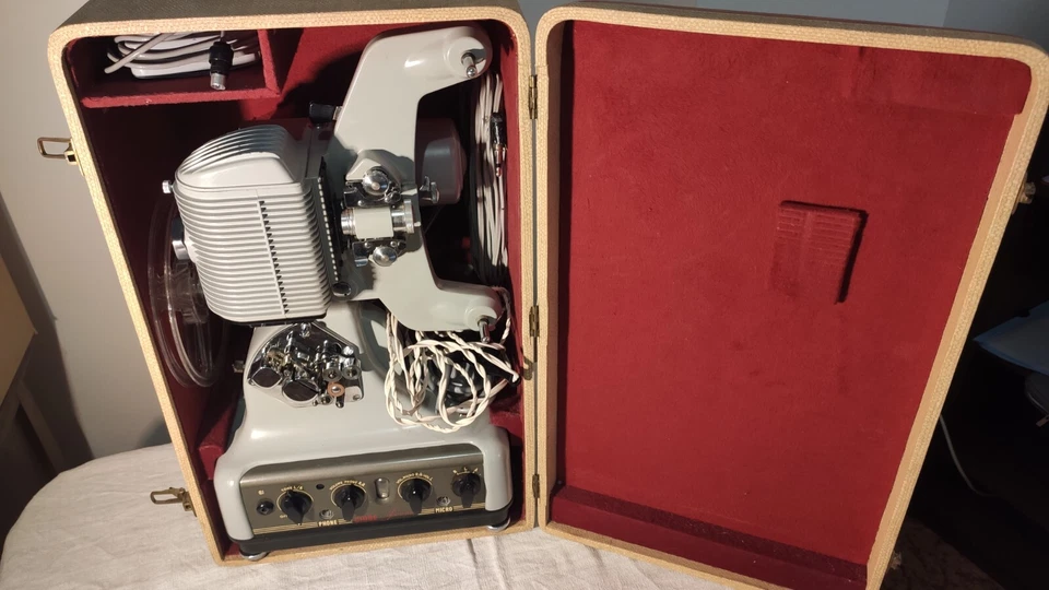 Proiettore Cinematografico Cirse Sound 8mm Eccellenti condizioni - Immagine 2 di 4