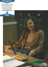 MAGGIE GYLLENHAAL SIGNED 'THE DEUCE' 8x10 PHOTO E ACTRESS BECKETT COA BAS