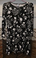 Old Navy Black and White Floral Long-Sleeve Dress. Sz. XS Petite