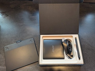 Wacom Black Small Intuos Art Pen and Touch Tablet CTH490AK