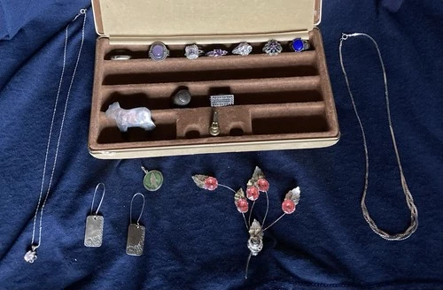 lot vtg 925 jewelry--rings,necklaces, brooches, earrings,pendant--80 grams