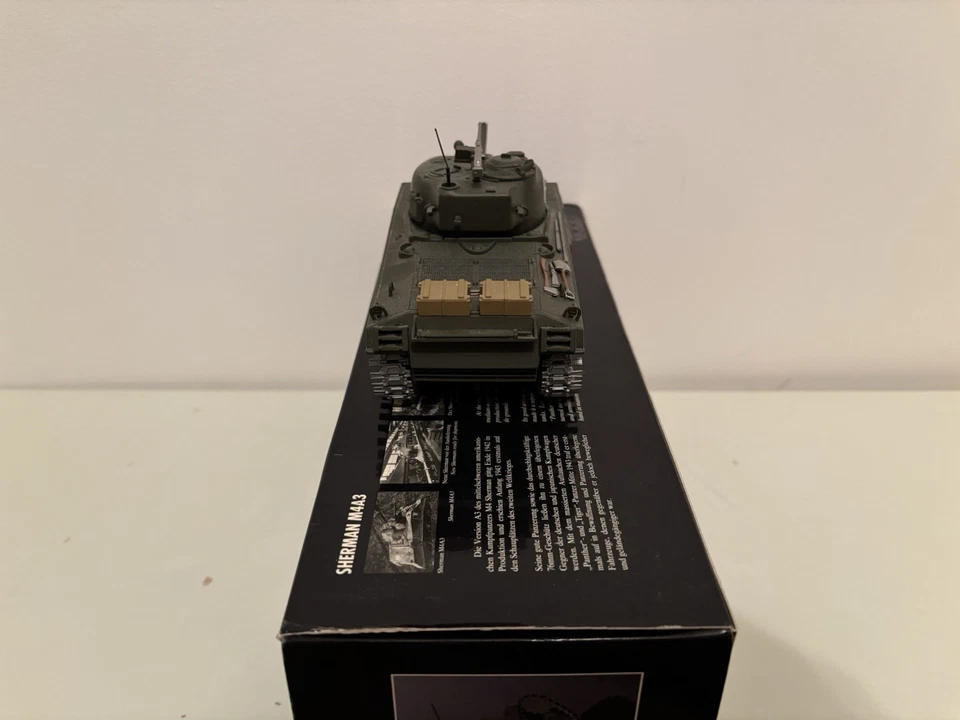 Minichamps die-cast Sherman Tank 1:35 scale - Image 4 of 4