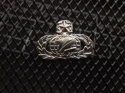 Mini Lapel Pin ''USAF MASTER ADMIN OCCUPATIONAL'' Pewter Wings LIFETIME 7/8'' NEW