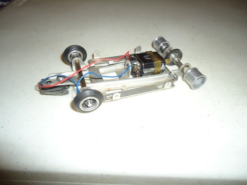 1/24 COX SUPER CUC LACUCARACHA CHAPARRAL 2E ROLLING CHASSIS NEEDS REAR RUBBER