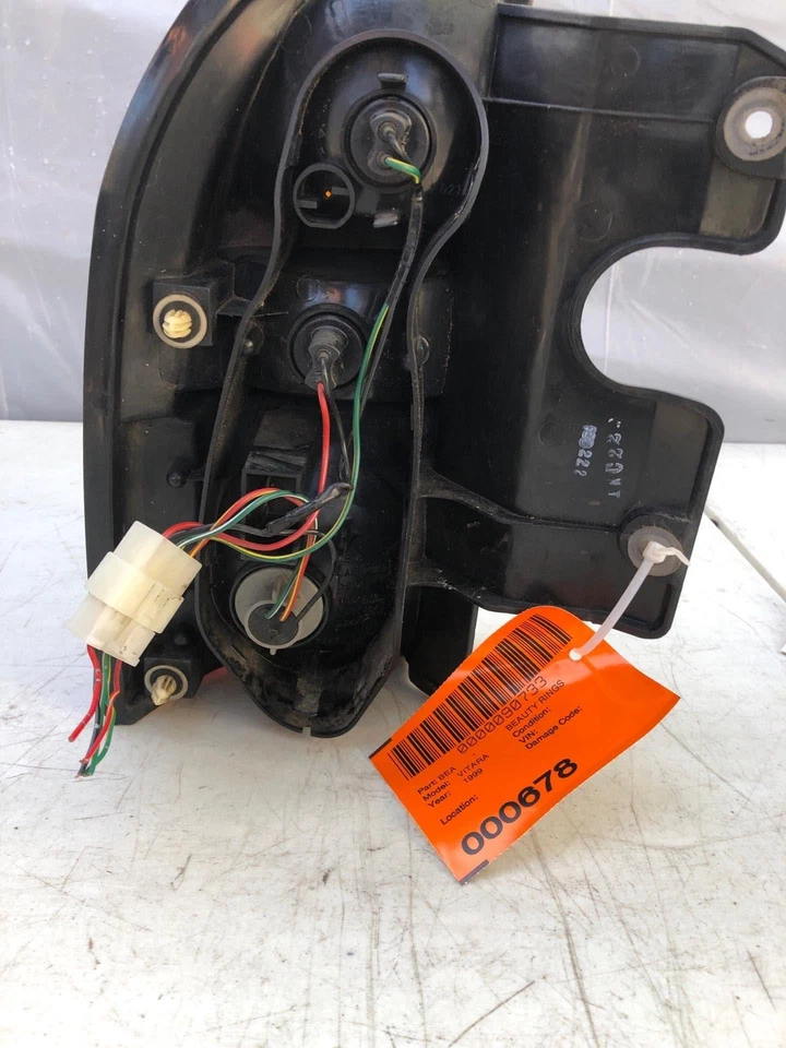 Conjunto de luces traseras SUZUKI GRAND VITARA 1999-2003 lado derecho del pasajero derecho derecha Foto 3 de 4