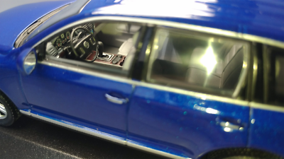 Minichamps 1/43 – VW Touareg 2002 Bleu Arctic – Occasion Très Bon état