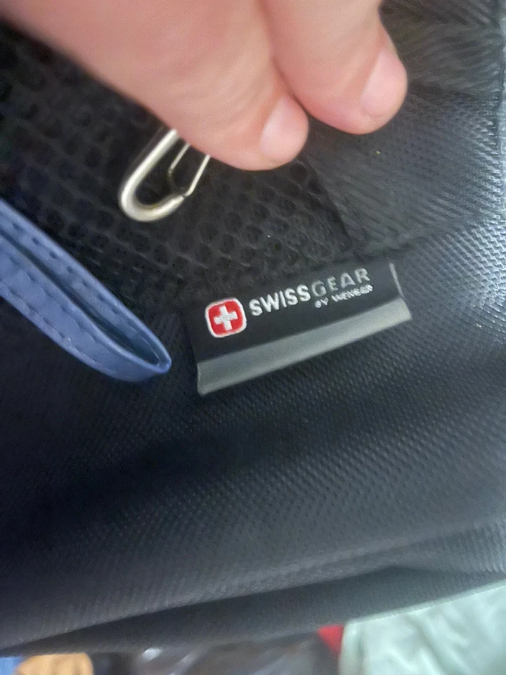 SwissGear Bolso Mensajero Negro - Bolso de Hombro Duradero para Laptop con Correa Ajustable Foto 2 de 4