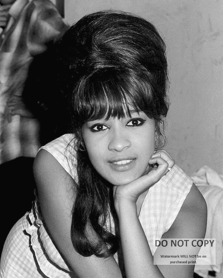 RONNIE SPECTOR LEAD SINGER OF 