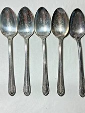 WM Rogers MFG CO IS Silverplate Spoons - 5 Vintage Spoos