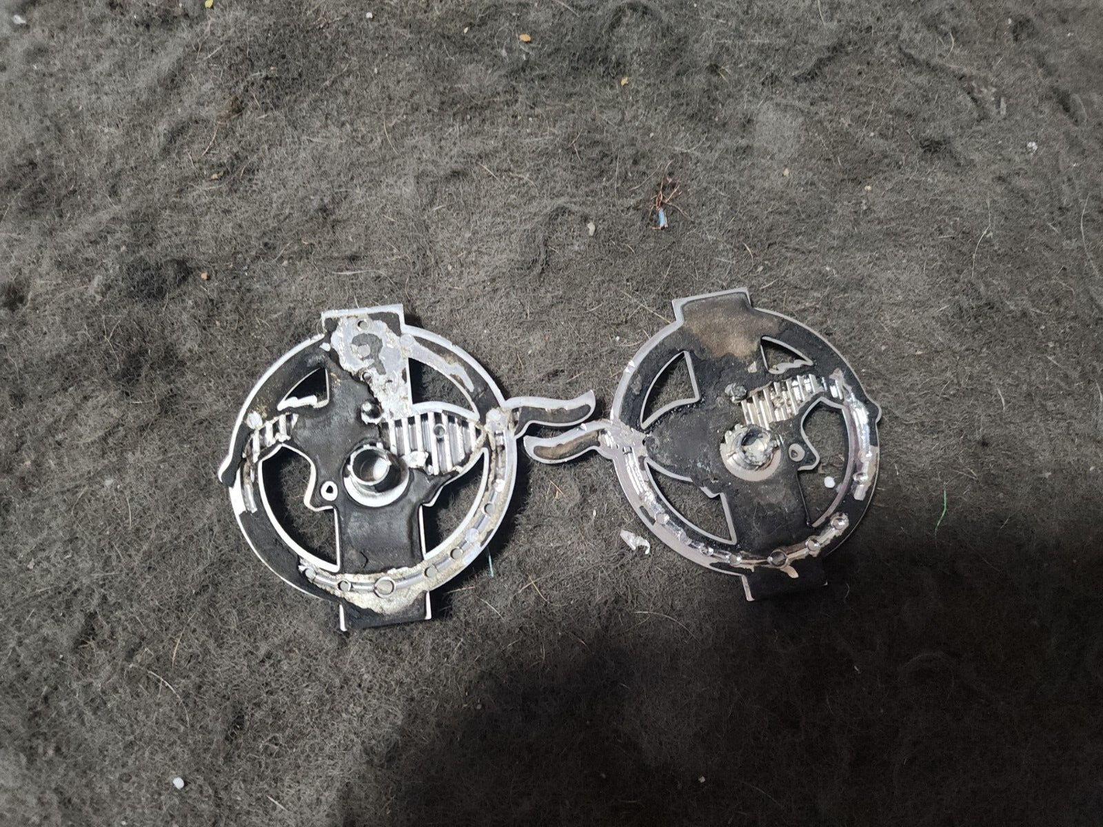 35TH ANNIVERSARY FENDER EMBLEMS PAIR FRONT 5.0 MUSTANG 1999OEM - Picture 4 of 6