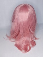 Peluca de pelo sintético ondulado rosa para mujer con flequillo