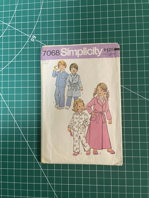 Simplicity 7068 Kids Robes in 2 Lengths Nightwear Pjs Cute Sew Pattern Size 3