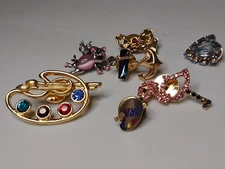 Lot Of 7 Assorted Pins Flamingo Flying Pig Artist Palette 7 Piece Variety Pin