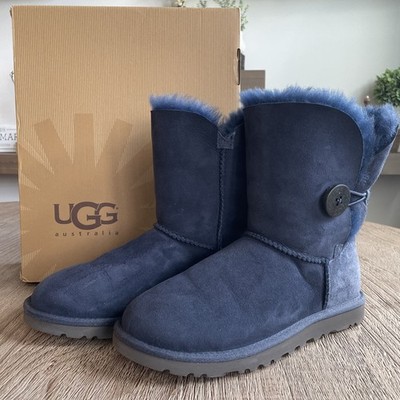 UGG W Bailey Button 5803 ネイビー 6 UGG Navy Blue Bailey Button Women's Boots 5803 - size 6 fits 6.5-7