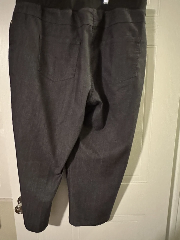 RUBY ROAD/HEARTS OF PALM Dark Gray Elastic Waist Stretch Denim Capri Jeans 20W - Image 2 of 4