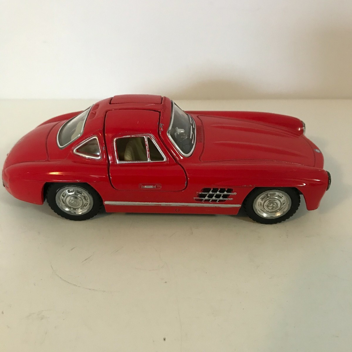ベンツ300SL(1954)1／24 3台セット ベンツ300SL(1954)1／24 3台セット ミニカー