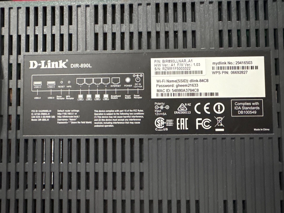 D-Link AC3200 Dual Band Wireless Gigabit Ultra WiFi Router - DIR-885L - Image 4 of 4