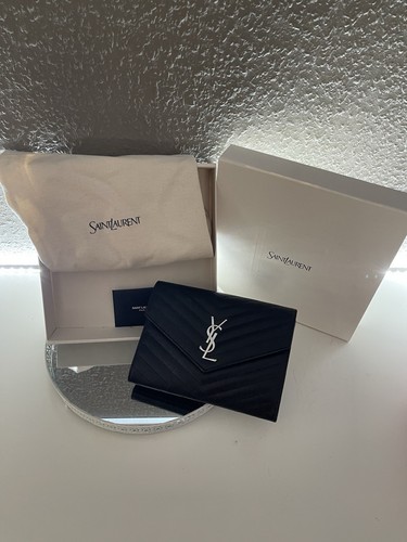 Verkauft Wird Eine Clutch Von Yves Saint Laurent . Echt Leder Und Original