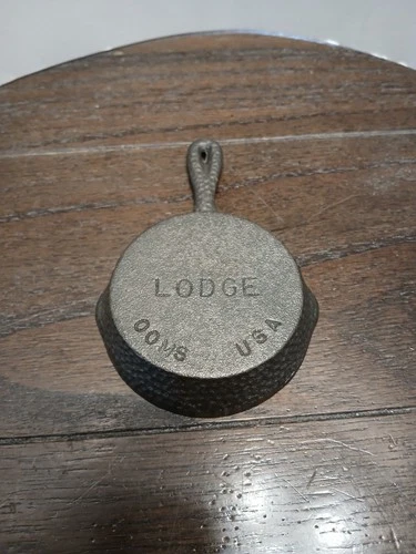 lodge Vintage iron skillet "OOMS"  USA Salesman Sample
