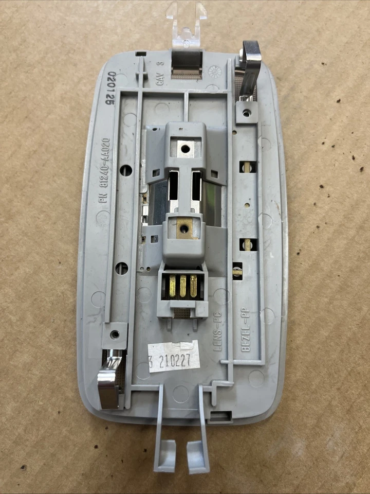 Оригинальная купольная лампа для Toyota Camry 2002-2006 годов выпуска 81240-aa020 - Изображение 2 из 3