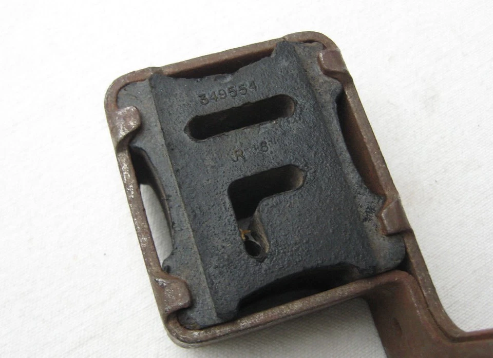 Chevrolet Monza 1975 NOS GM resonador de escape/soporte de montaje de tubo trasero 75 262 Foto 3 de 3