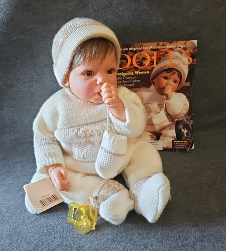 Lee Middleton "Ready to Go" Baby Boy Doll con certificato di autenticità, rivista bambola, #15/2000, nuova con scatola