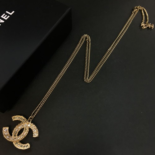 CHANEL CC Logo Rhinestone Gold Tone Pendant Necklace/3BD0102