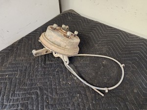 #A397 1999 Yamaha Bear Tracker 250 Right Front Brake Drum Knuckle Spindle Plate