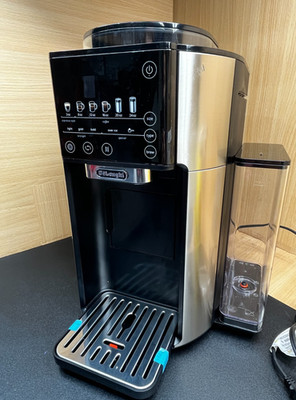 DeLonghi TrueBrew CAM51025MB Automatic Single Serve Drip - Small Scratch