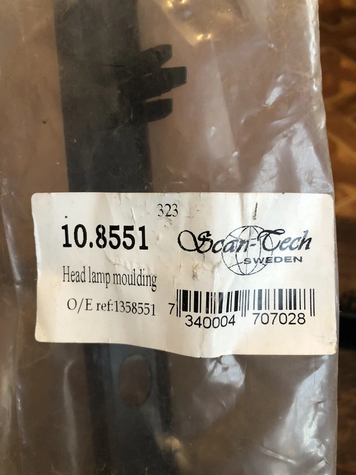 Faro delantero embellecedor inferior Volvo 940 sedán/vagón 1358550 1358551 Foto 2 de 3