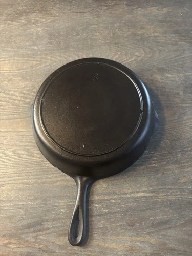 VINTAGE LODGE No. 8 CAST IRON SKILLET 3 NOTCH HEAT RING 40's-50's SEASONED