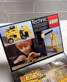 LEGO TECHNIC &ldquo;Universal Building Set&rdquo; (8020)New Sealed Bags 100% Complete w/ Box