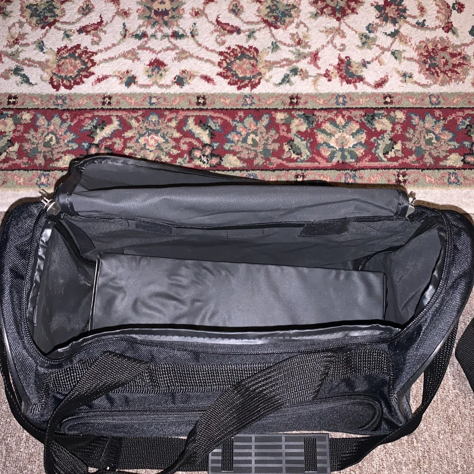 Bolso de viaje de mano negro vintage marca Leisure Foto 3 de 4