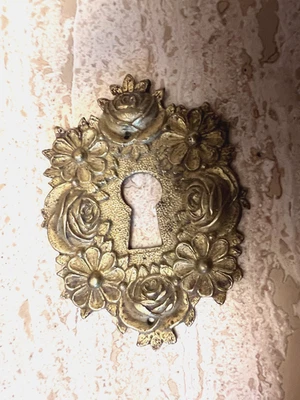 entrée de clé de serrure ancienne en bronze style Napoléon III 8 x 6 cm - Photo 1/4