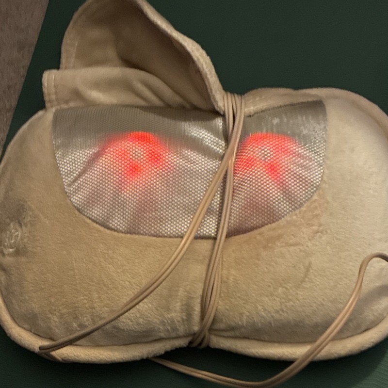 HoMedics Vibrating Massage Pillow Beige Hot/Cold Therapy Corded Electric