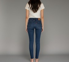 Levi  s Premium Wedgie Jeans Women  s Size 25 Straight Leg Blue Denim. READ 