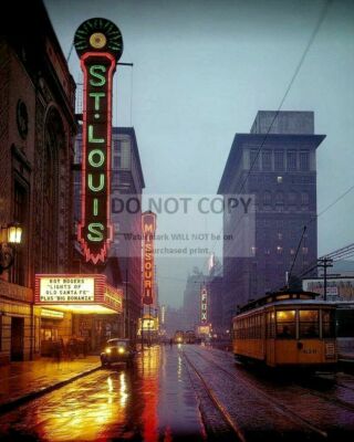 GRAND AVENUE THEATER DISTRICT ST. LOUIS CIRCA 1944 - 8X10 PHOTO (OP-740)
