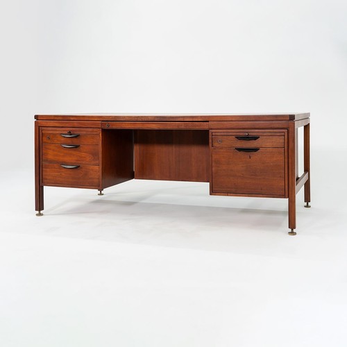 1970 Jens Risom Designs Double Pedestal Executive Desk in Walnut Made in Denmark - Picture 2 of 12