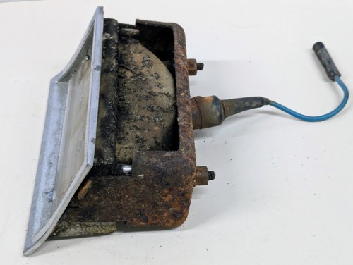 OEM 1966 Chrysler 300 New Yorker Newport LH Reverse Backup Light Assy 2575883 - Picture 5 of 6