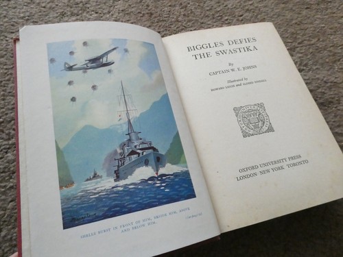 Captain W E Johns BIGGLES DEFIES THE SWASTIKA oxford 1941 early edition hardback - Foto 2 di 5