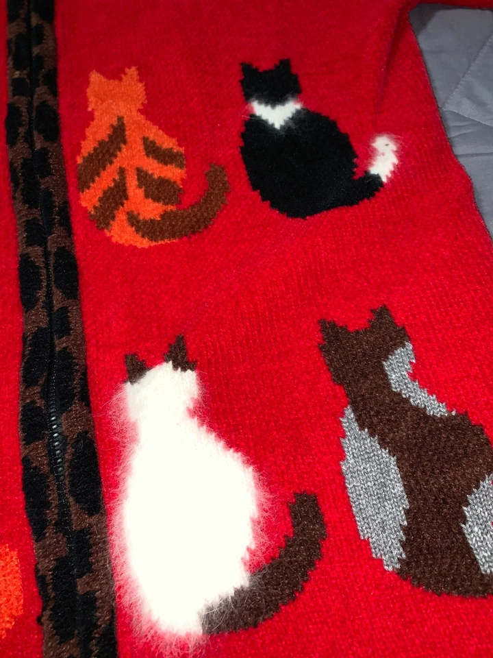 Cárdigan Suéter COLDWATER CREEK Pequeño Rojo Chenilla Cremallera Gato Loco Arte Novedad Foto 4 de 4