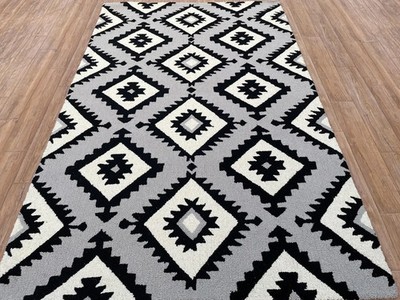 Hand-Tufted New Zealand Wool Area Rug: Silver & Black Carpet