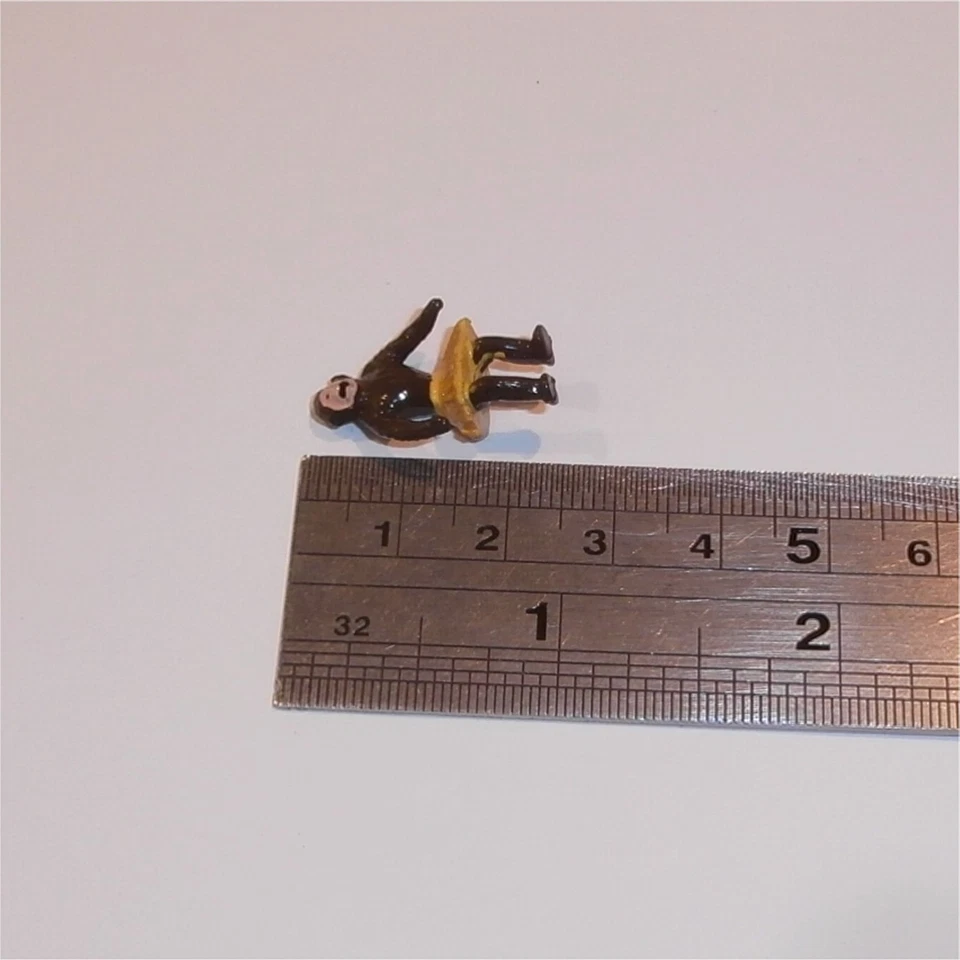 Corgi Toys 487 Land Rover Chipperfields Circus Parade Vehicle Monkey Figure - Image 3 of 4