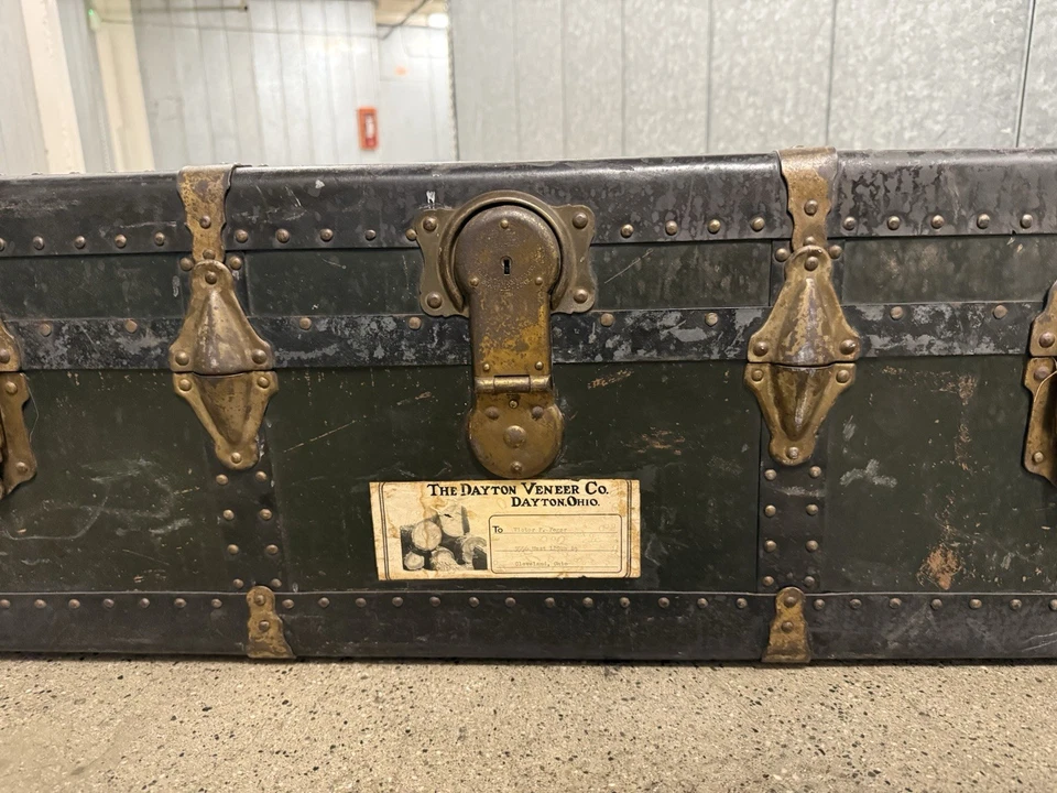 Antique dayton venner Antique Steamer Trunk. Great decor item coffee table etc - Image 4 of 4