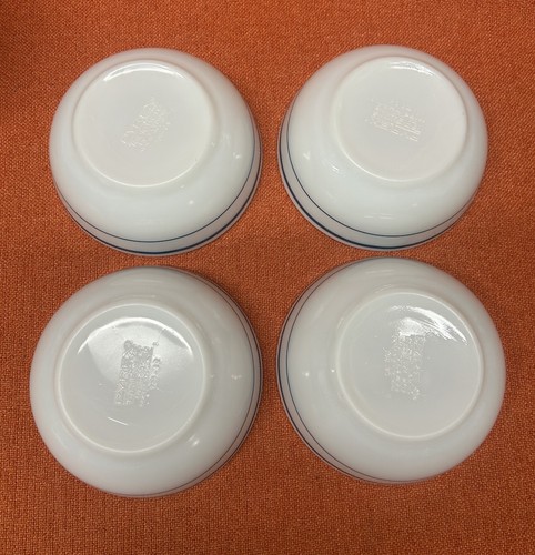 Set di 8 zuppiere vintage Pyrex Tableware by Corning 705-22 strisce blu vetro latte - Foto 7 di 9