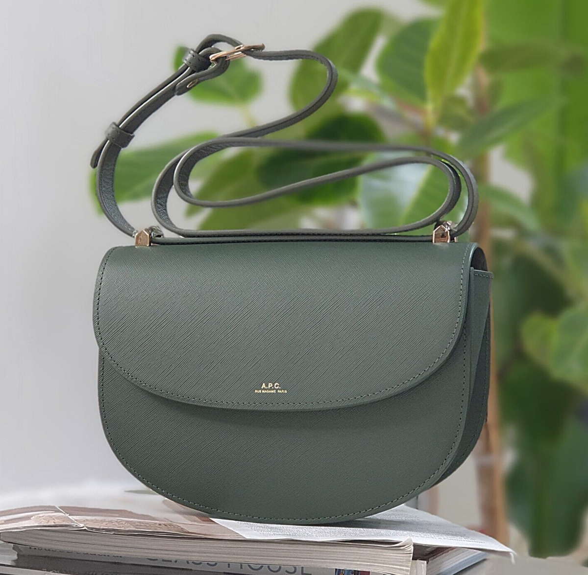 即発 A.P.C. ジュネーブバッグ PXBJQ-F61161 NWT A.P.C. Geneve Bag Vert PXBJQ-F61161 | eBay